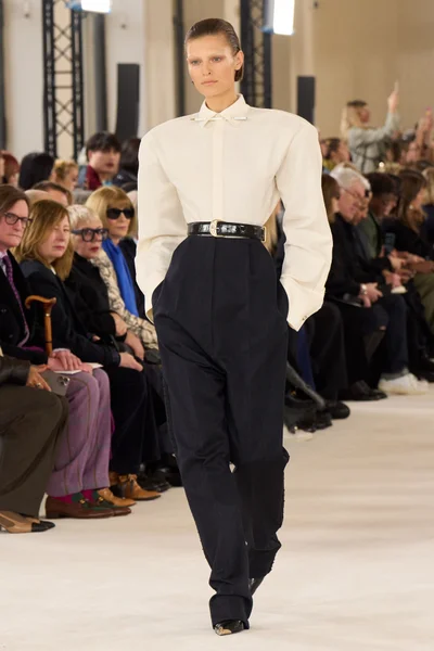 Look 15